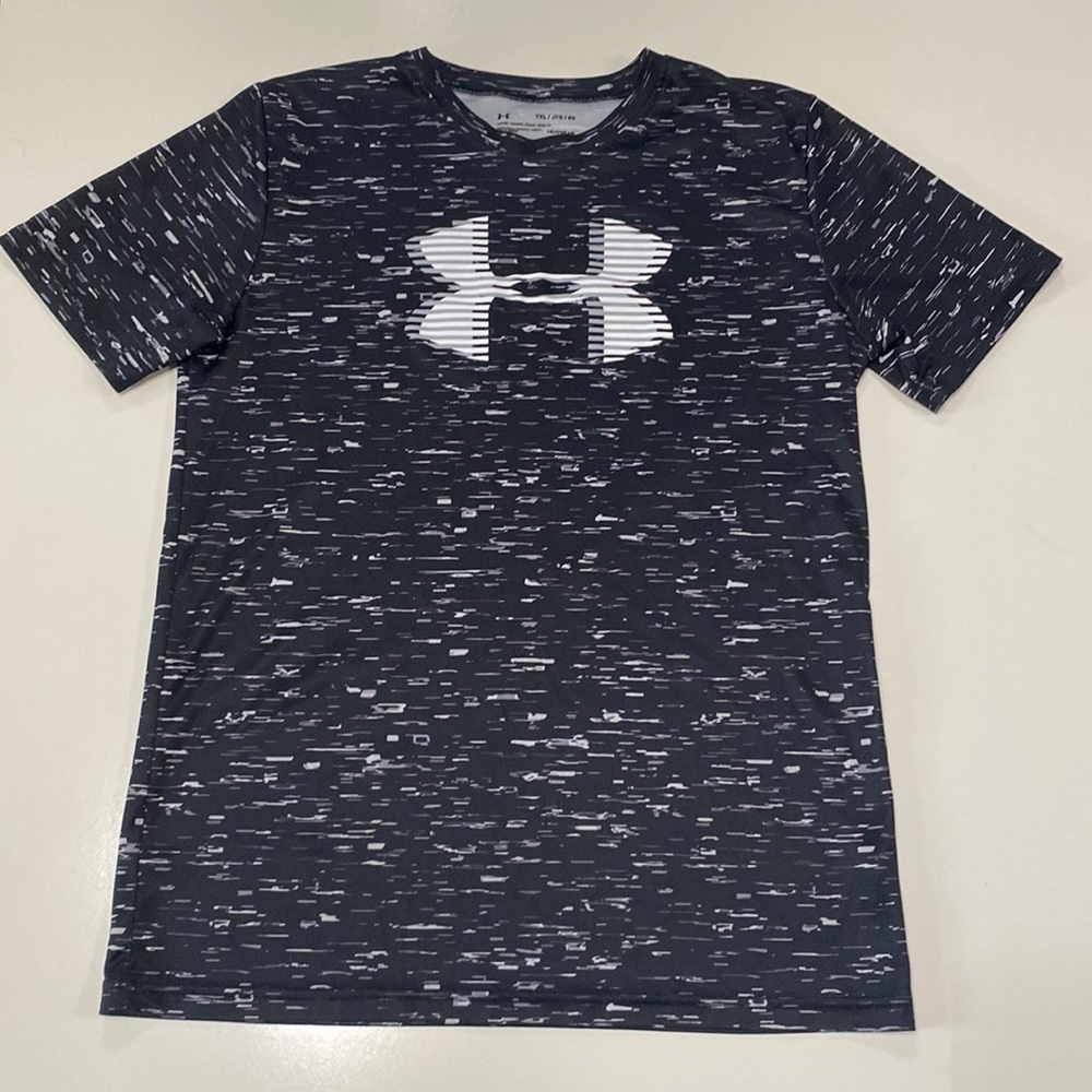 Under Armour tshirt